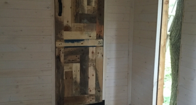 Bluebell House Treehouse Internal View Pallet Door Skirting